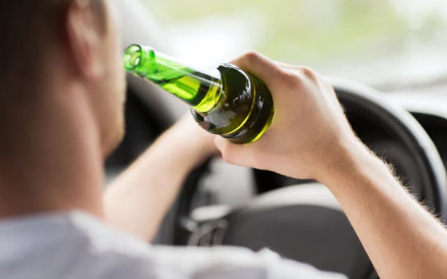 Czy można jeździć pod wpływem alkoholu na własnej posesji? Sprawdź przepisy Czy można jeździć pod wpływem alkoholu na własnej posesji? Sprawdź przepisy