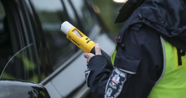 Czy 1 promil alkoholu to dużo? Skutki dla zdrowia i prowadzenia pojazdów Czy 1 promil alkoholu to dużo? Skutki dla zdrowia i prowadzenia pojazdów