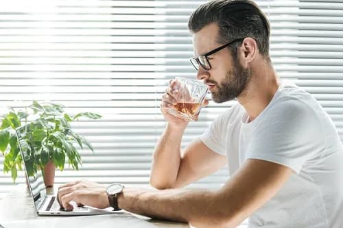 Czy zamówienie alkoholu przez internet jest legalne? Sprawdzamy Czy zamówienie alkoholu przez internet jest legalne? Sprawdzamy