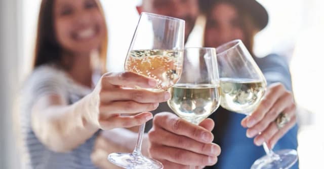 Czy alkohol uszkadza plemniki? Sprawdź, jak wpływa na płodność mężczyzn Czy alkohol uszkadza plemniki? Sprawdź, jak wpływa na płodność mężczyzn